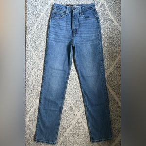 Woman’s Levi’s 70s high slim straight